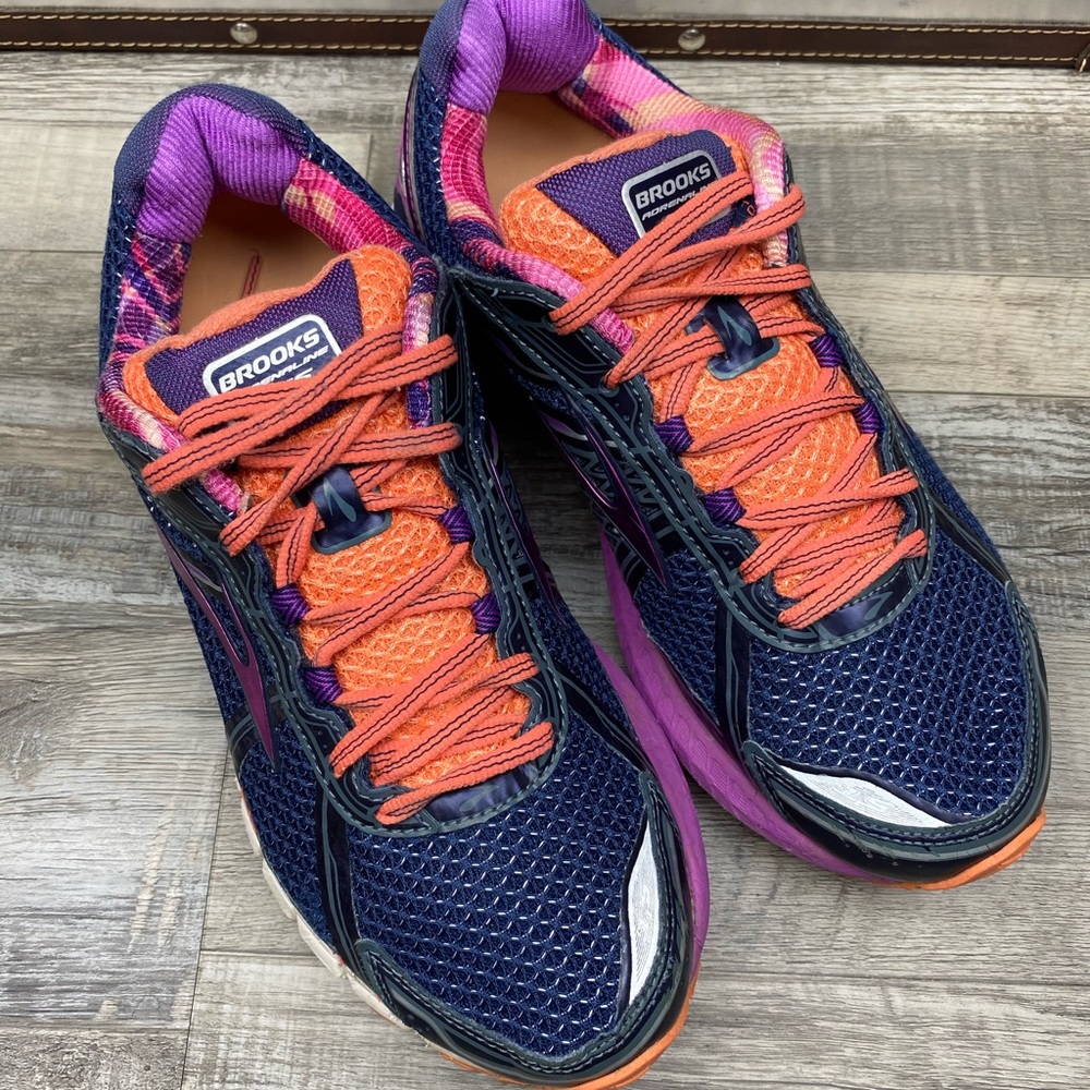 Brooks Adrenaline GTS-15 Women Size 9